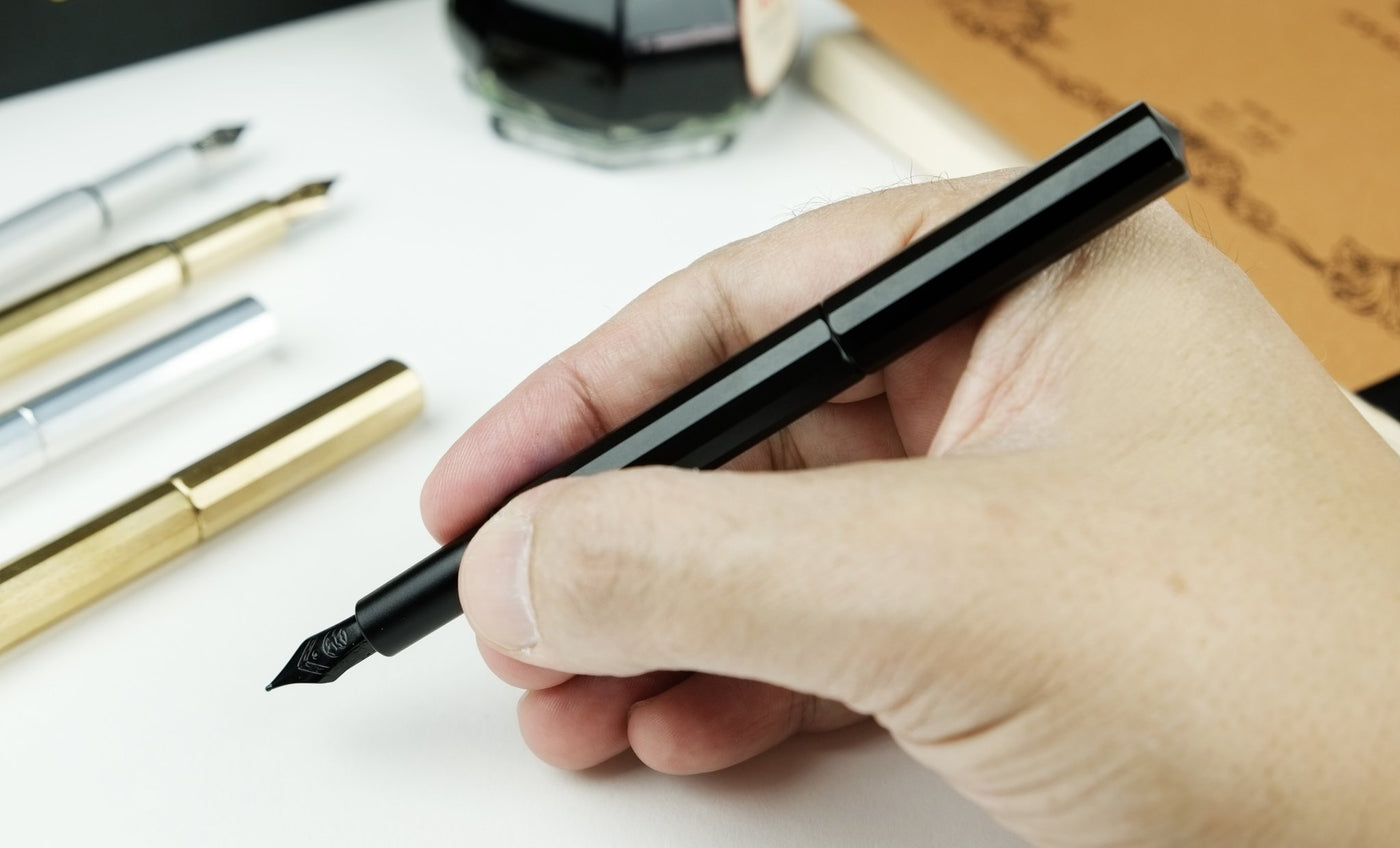 ēnsso XS Minimalist Pocket Fountain Pen - Black Aluminum